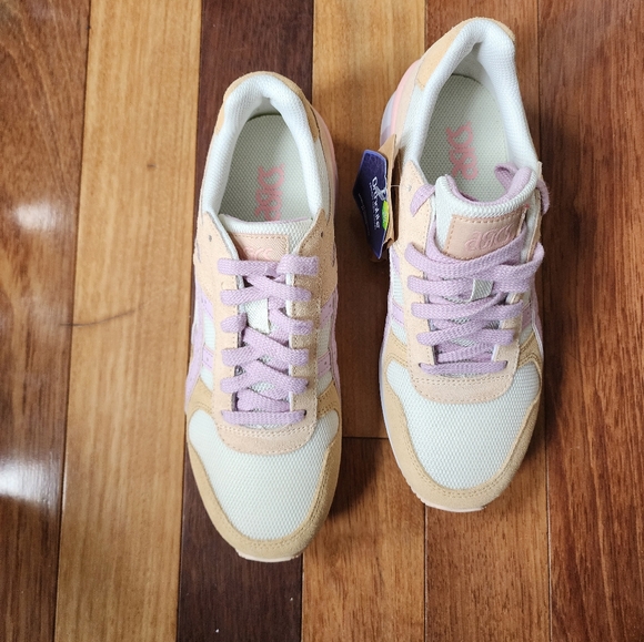 BNIB Asics GT II - Picture 3 of 5